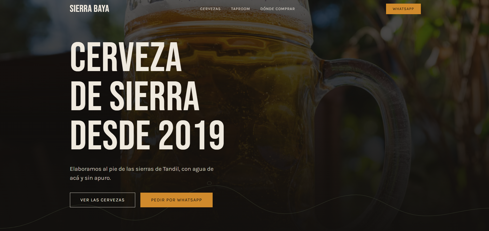 Captura de la landing de Sierra Baya, cervecería artesanal, con jarra de cerveza en el hero